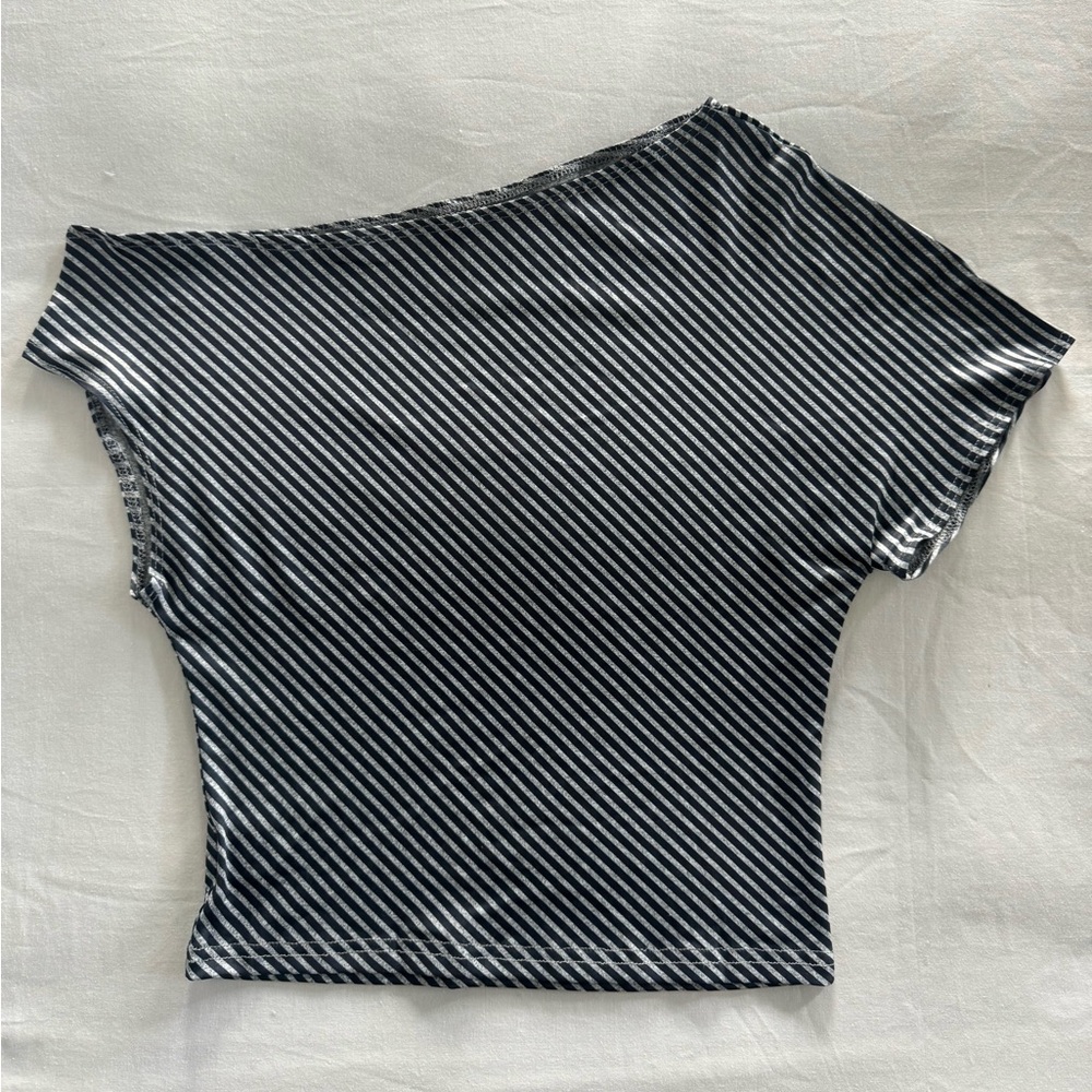 Striped Off-Shoulder Top - Picture 2 of 3